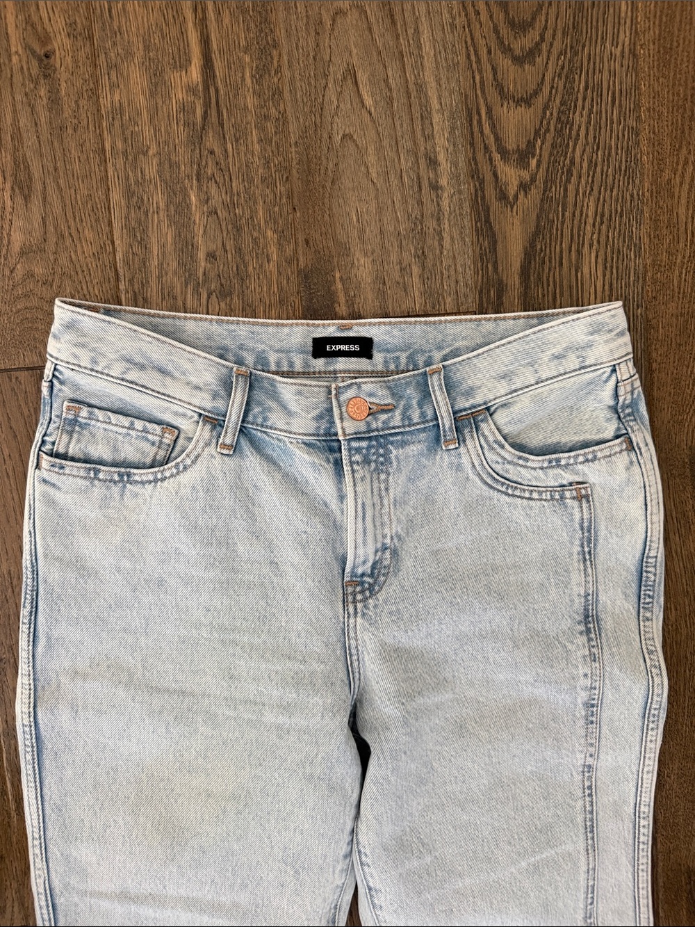 Express Mid Rise ‘70s Flare - Picture 3 of 4